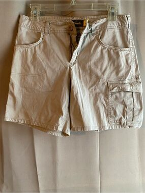 Cabela's women’s Light Khaki Cargo Shorts